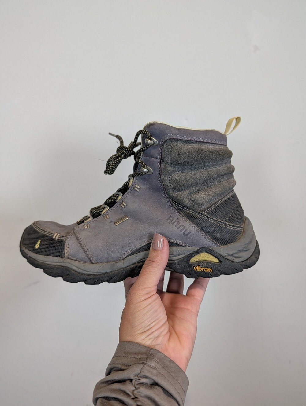 Ahnu Montara Mid Height Hiking Boot, Size 8.5